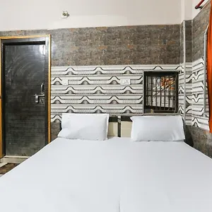 Spot On 61915 Rajdeep Paying Hotel Tajganj